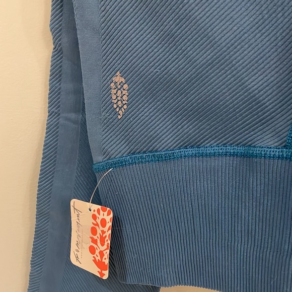 Free People Movement teal capri leggings NWT - Picture 2 of 3